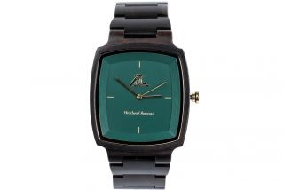 Man's wooden wrist watch-green