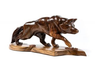 Wolf sculpture 