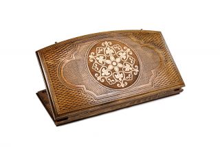 Backgammon with Ornamental snowflake motif with copyrighted arch-style outline 