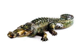 Crocodile sculpture 
