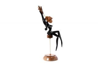 Sitting model sculpture 