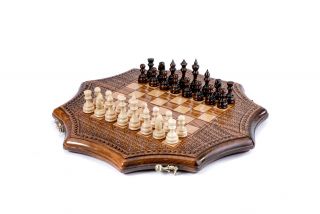 Star-shaped chess