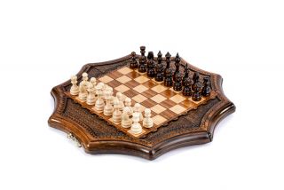 Star-shaped chess