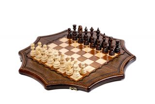Star-shaped chess