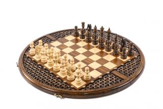 Circular chess with an ornamental weave pattern